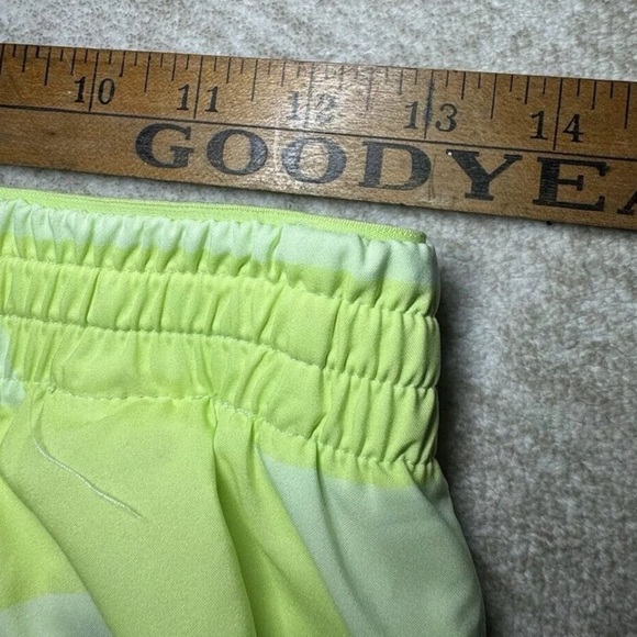 NWT Adidas Women's 4” Run Fast Running Split Shorts Almost Lime Pulse Neon XS - Picture 8 of 9